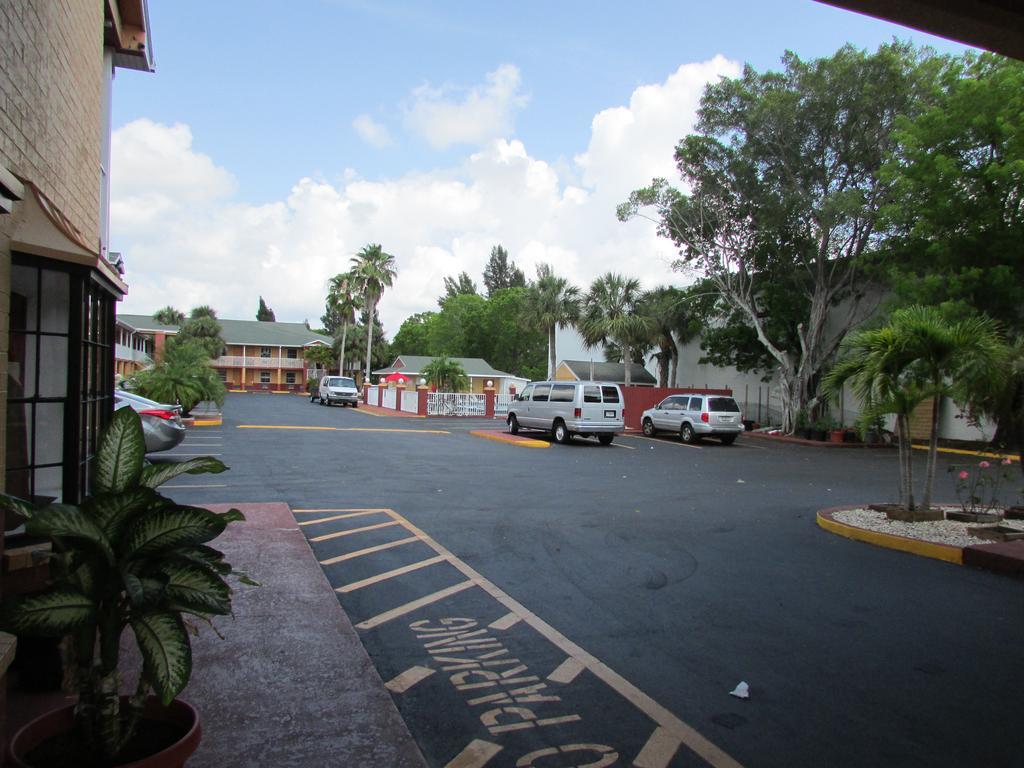 Howard Johnson By Wyndham Ft. Myers Fl Fort Myers Kültér fotó